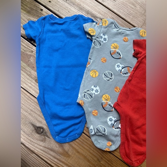 4 infant toddler baby 12M Carter's Bodysuits snap closure onesies - Picture 8 of 9